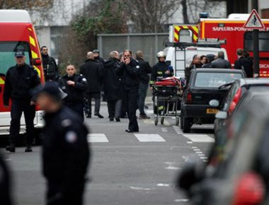 Επίθεση στο Παρίσι: Χειρόγραφο μήνυμα υπέρ του ISIS βρέθηκε κοντά στο πτώμα του δράστη